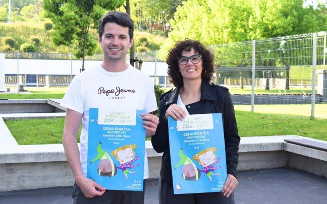 Mikel Artola, concejal de Juventud, y Ana Pozas, concejala de Cultura