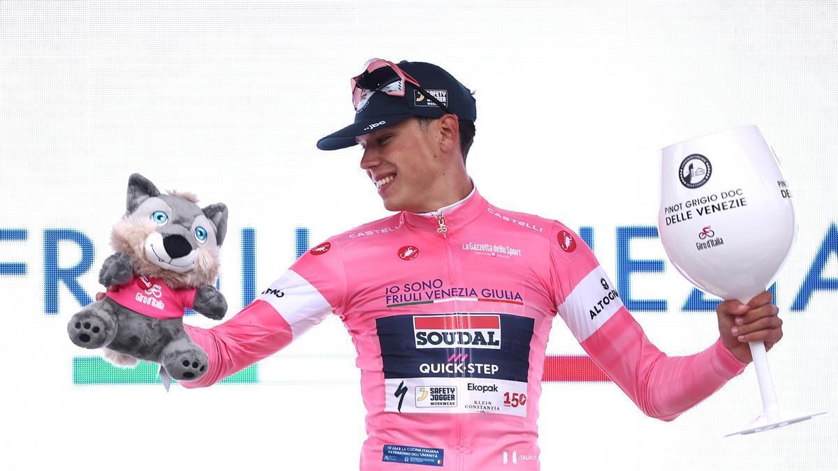 Magnier, de rosa.