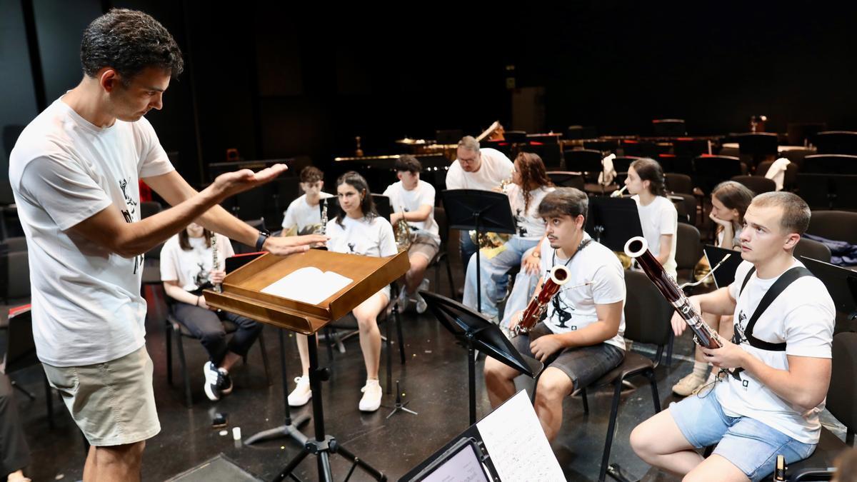 Los jóvenes musicos de la EGO son los grandes protagonistas de la cita de este sábado en el teatro Baztartxo de Azkoitia