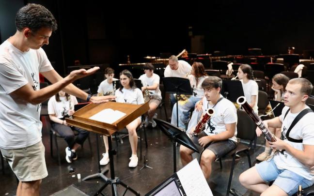 Los jóvenes musicos de la EGO son los grandes protagonistas de la cita de este sábado en el teatro Baztartxo de Azkoitia