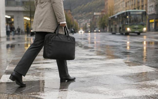 Las mujeres sufrieron 10.684 accidentes laborales en Euskadi durante 2025, un 5 % menos que el año anterior.