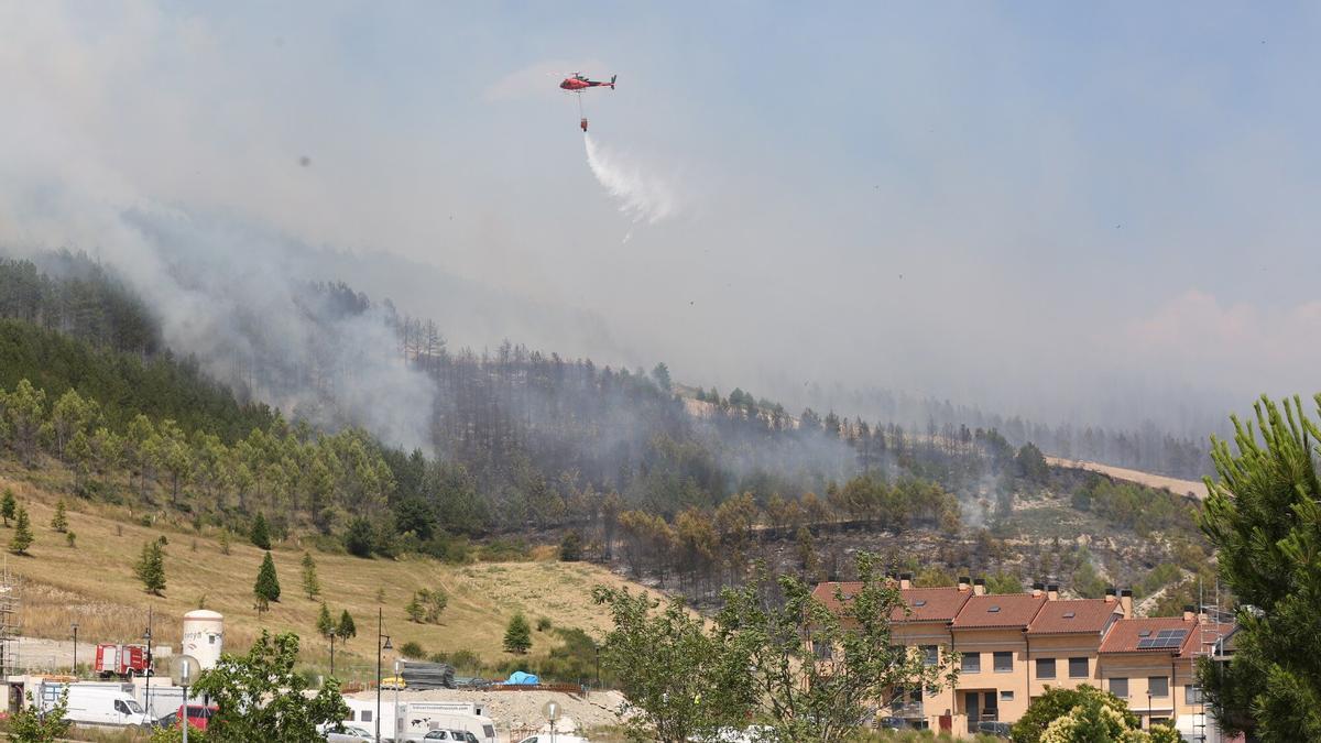 Un incendio forestal en Olloki pone en alerta a la Comarca de Pamplona