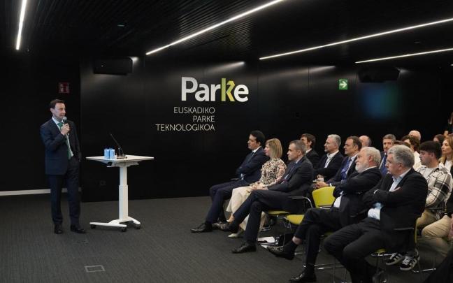 El vicelehendakari y consejero de Economía, Trabajo y Empleo, Mikel Torres, interviene en la presentación del curso de operador de Planta de Proceso Continuo de Basque Hydrogen. / Irekia El vicelehendakari y consejero de Economía, Trabajo y Empleo, Mikel Torres, interviene en la presentación del curso de operador de Planta de Proceso Continuo de Basque Hydrogen.