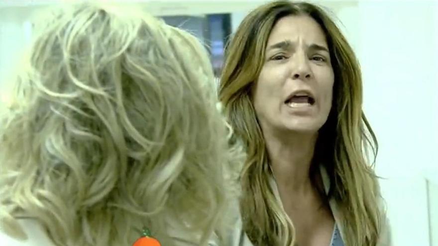 Raquel Bollo, fuera de sí, en los pasillos de Telecinco.