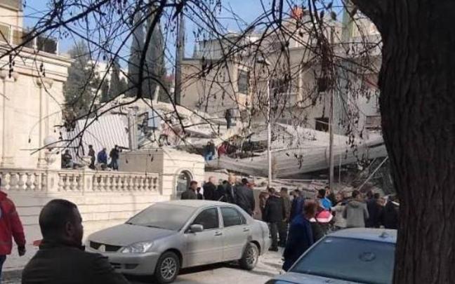 El ataque ha ocurrido contra un edificio de cuatro plantas en el barrio damasceno de Mezzeh, una zona de seguridad donde se encuentran varias sedes diplomáticas internacionales, entre ellas las embajadas de Irán.