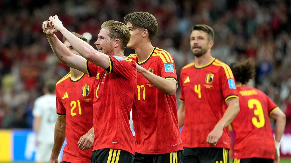 De Bruyne celebra uno de los goles de Bélgica.