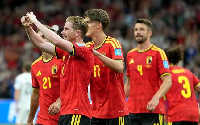 De Bruyne celebra uno de los goles de Bélgica.
