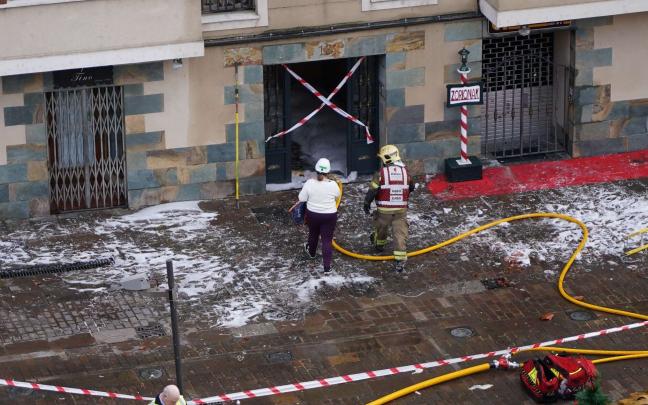 Incendio de un edificio en Balmaseda. PABLO VIÑAS
