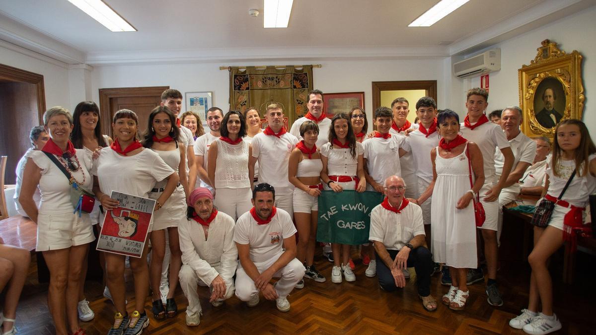 Además de los más pequeños, varios deportistas y vecinos comprometidos con labores del pueblo fueron también homenajeados.