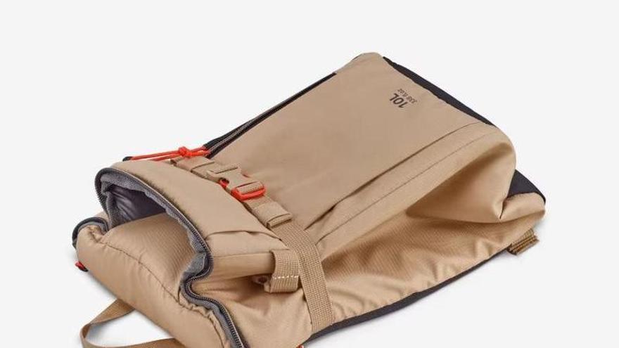 Otra imagen de la mochila nevera isotérmica y compacta Quechua 100 de Decathlon