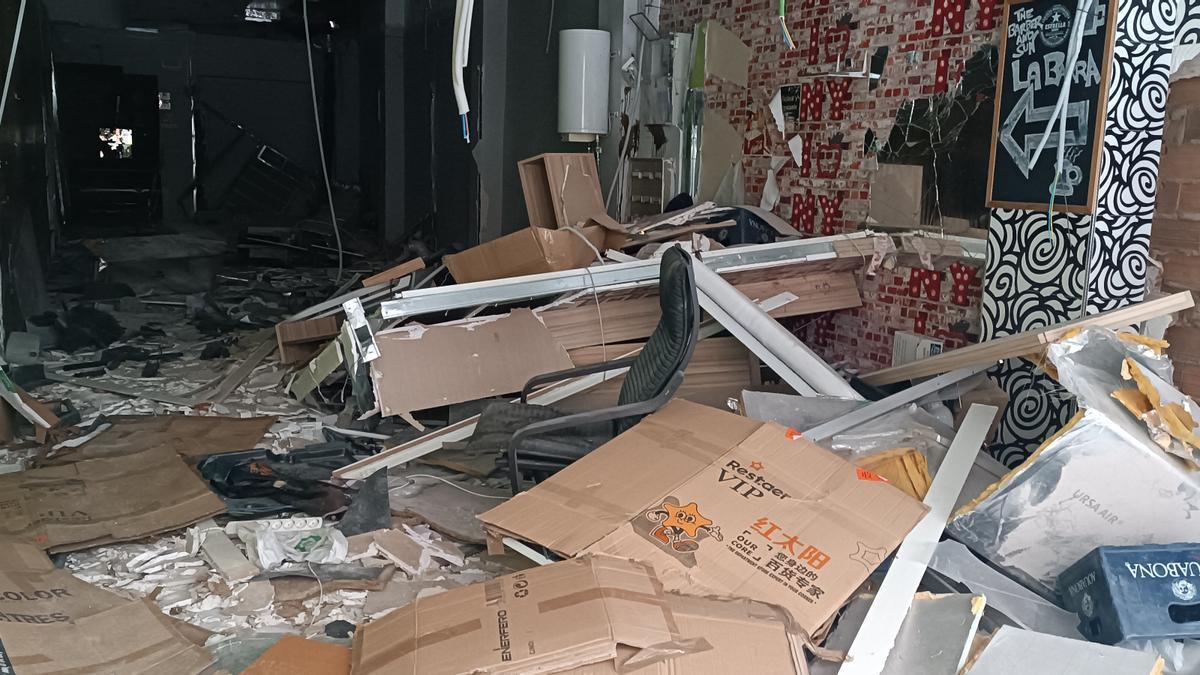 Imagen del interior del local de Santurtzi destrozado