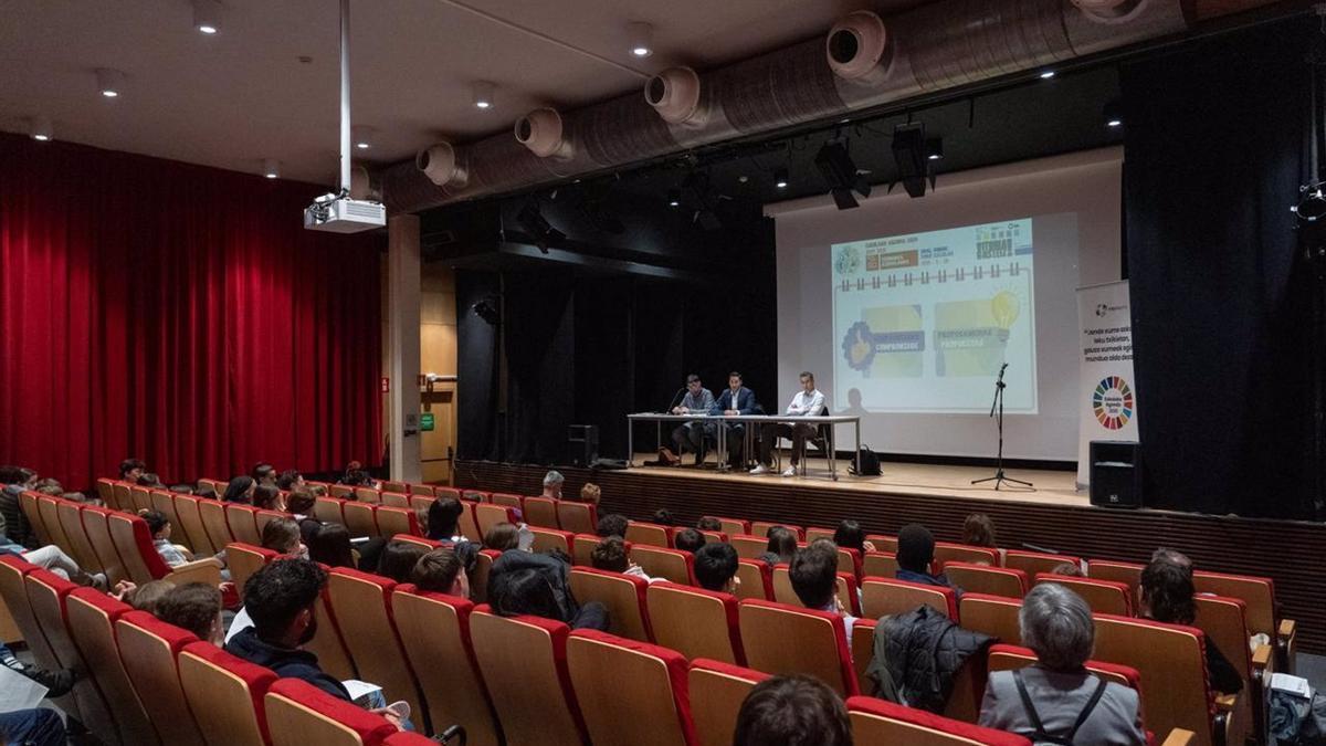 Gasteizko 23 ikastetxek hartu dute parte Eskolako 2030 Agendaren Udal Foroan.