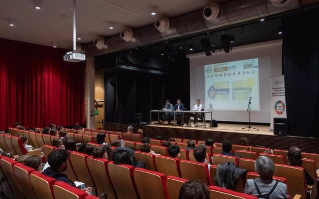 Gasteizko 23 ikastetxek hartu dute parte Eskolako 2030 Agendaren Udal Foroan.