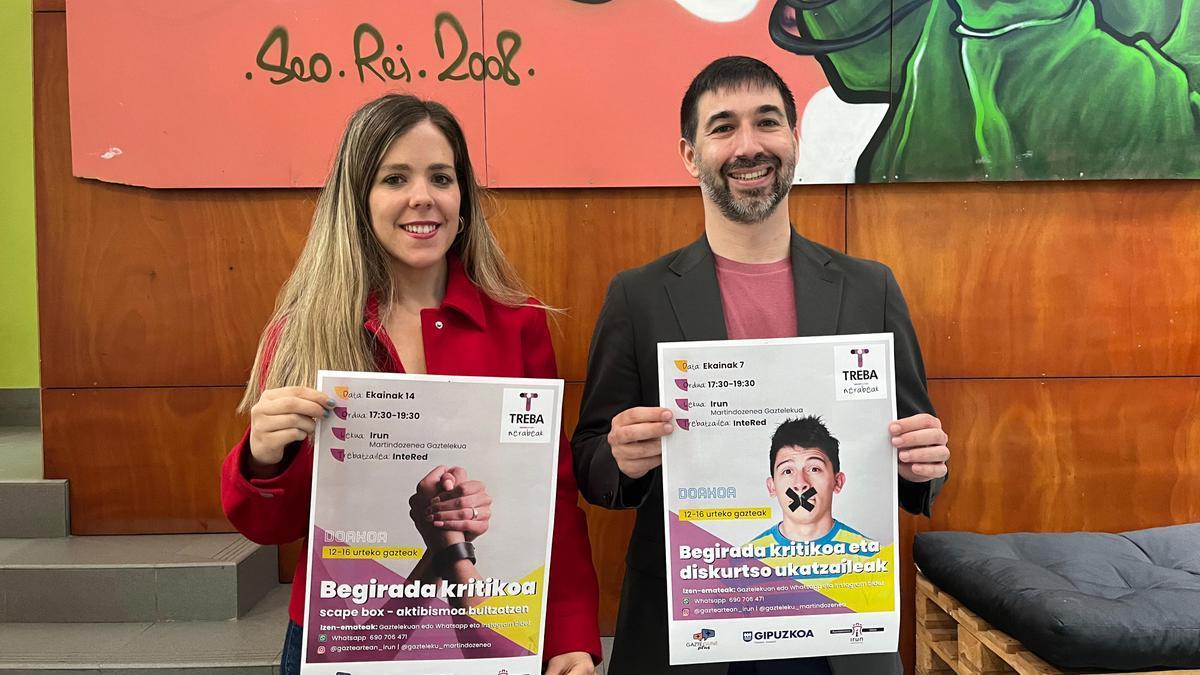 La delegada de Juventud del Ayuntamiento de Irun, Snadra Caballero, y el director de Juventud de la Diputación Foral, Isaac Palencia.