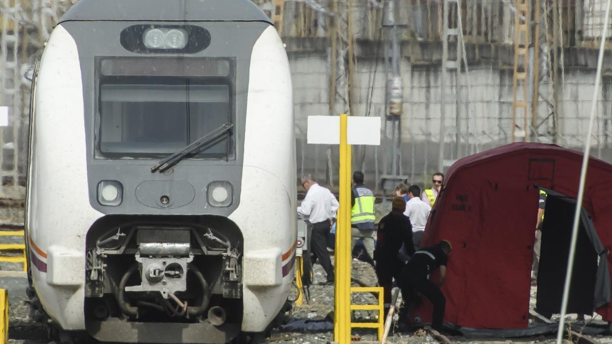 El cadáver de Álvaro Prieto se encontraba entre dos vagones en las inmediaciones de la estación de Santa Justa de Sevilla.