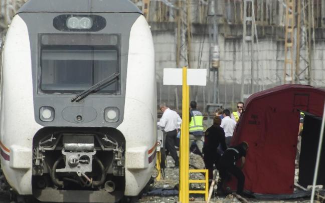 El cadáver de Álvaro Prieto se encontraba entre dos vagones en las inmediaciones de la estación de Santa Justa de Sevilla. El cadáver de Álvaro Prieto se encontraba entre dos vagones en las inmediaciones de la estación de Santa Justa de Sevilla.