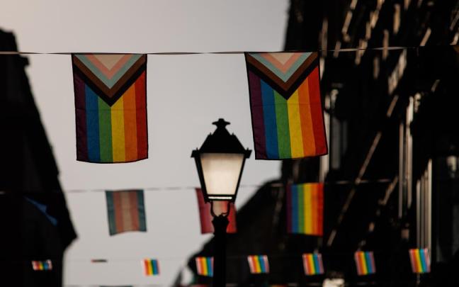 Banderas tendidas en la calle durante el primer día de las fiestas del Orgullo de Madrid.