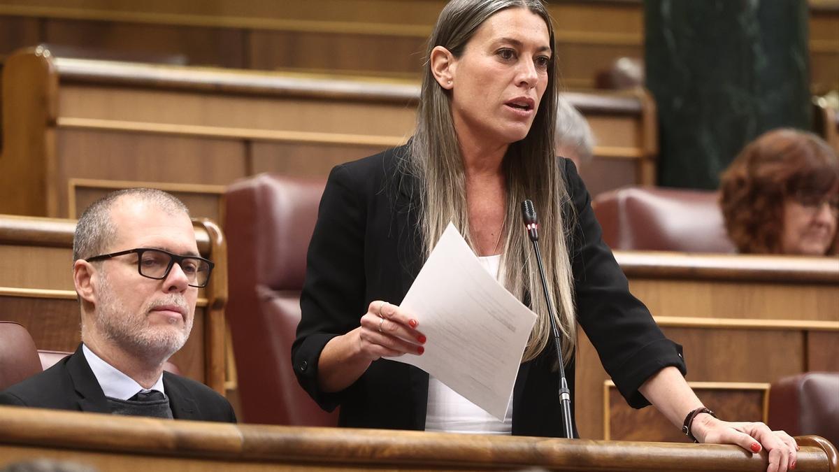La portavoz de Junts en el Congreso, Miriam Nogueras, durante una sesión de control al Gobierno, en el Congreso.