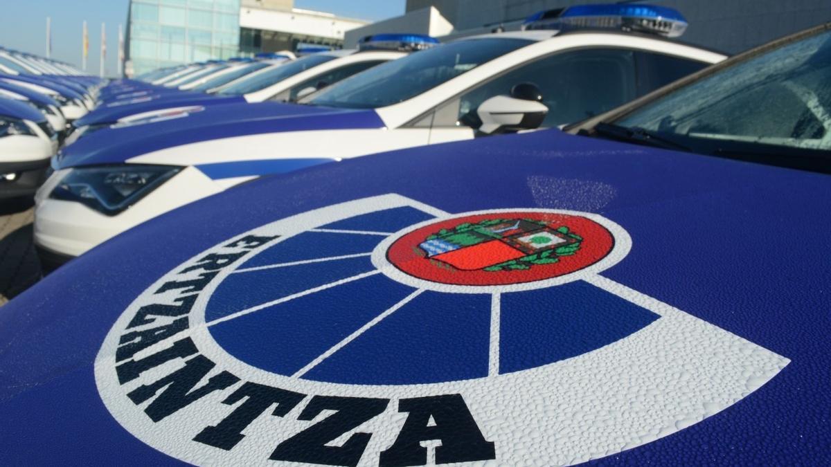 Vehículos de la Ertzaintza. / EP