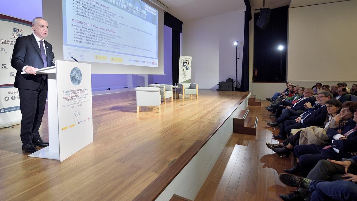 El lehendakari Urkullu, ayer durante su intervención en el seminario sobre la pobreza.