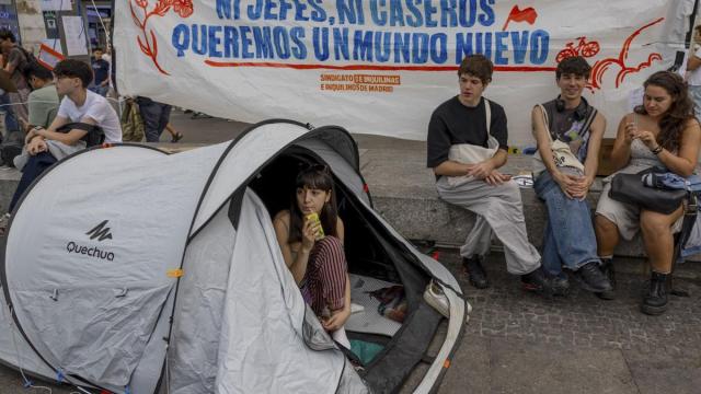 Un grupo de jóvenes participantes en la acampada de la Puerta del Sol