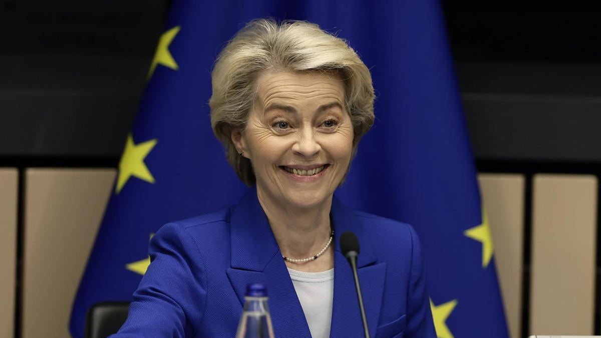La Presidenta de la Comisión Europea, Ursula von der Leyen, durante la reunión de los Comisarios en el Parlamento Europeo en Estrasburgo, Francia.