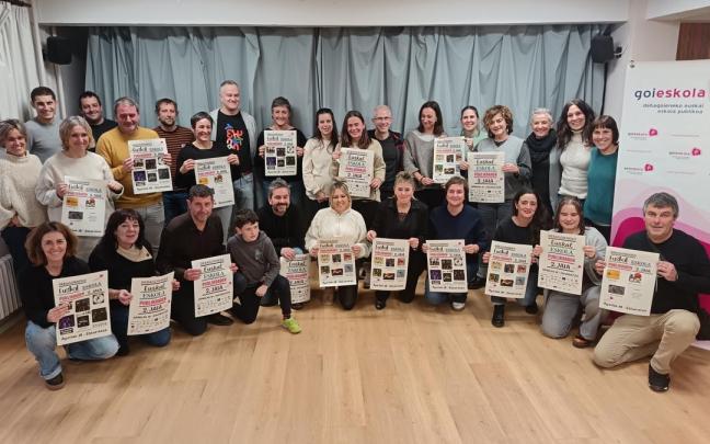 Debagoieneko Euskal Eskola Publikoaren bigarren jaiaren nondik norakoak azaltzeko egindako aurkezpena.foto