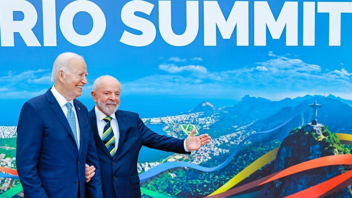 El presidente de Brasil, Luiz Inácio Lula da Silva, recibe al presidente de Estados Unidos, Joe Biden, en la cumbre del G20.