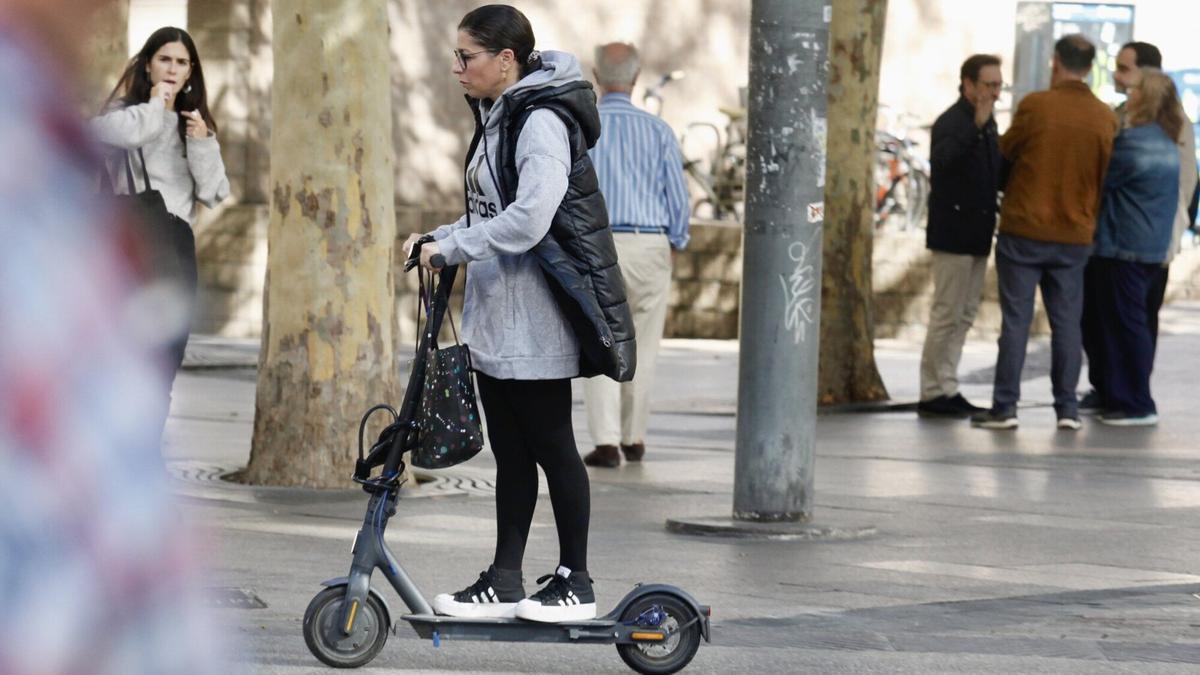 Circulando en patinete por Vitoria.