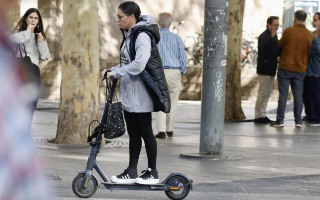 Circulando en patinete por Vitoria.