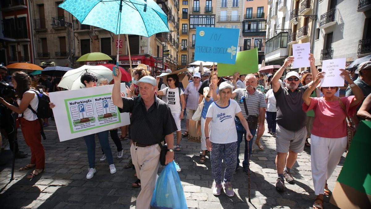 Protesta vecinal y de los comerciantes del Ensanche contra el proyecto.
