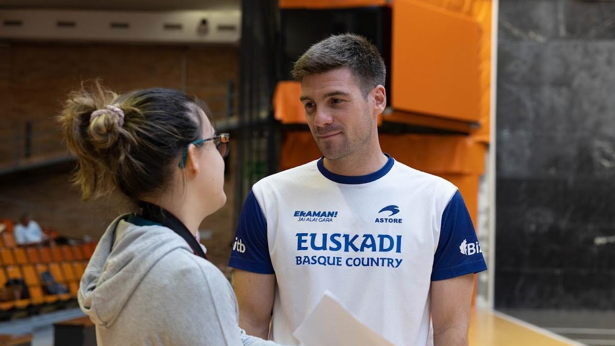 Barandika, atendiendo a los medios en la presentación del Grand Slam de Gernika.