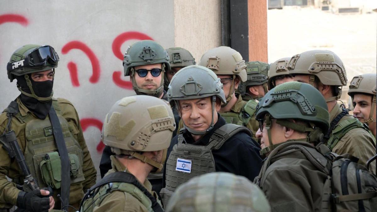 Netanyahu visita a las tropas israelíes en Gaza.