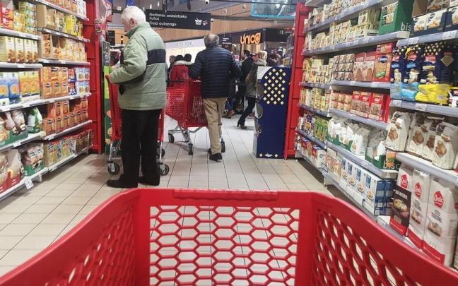 Pasillo de alimentos dulces en un supermercado. / Pablo Viñas Pasillo de alimentos dulces en un supermercado.