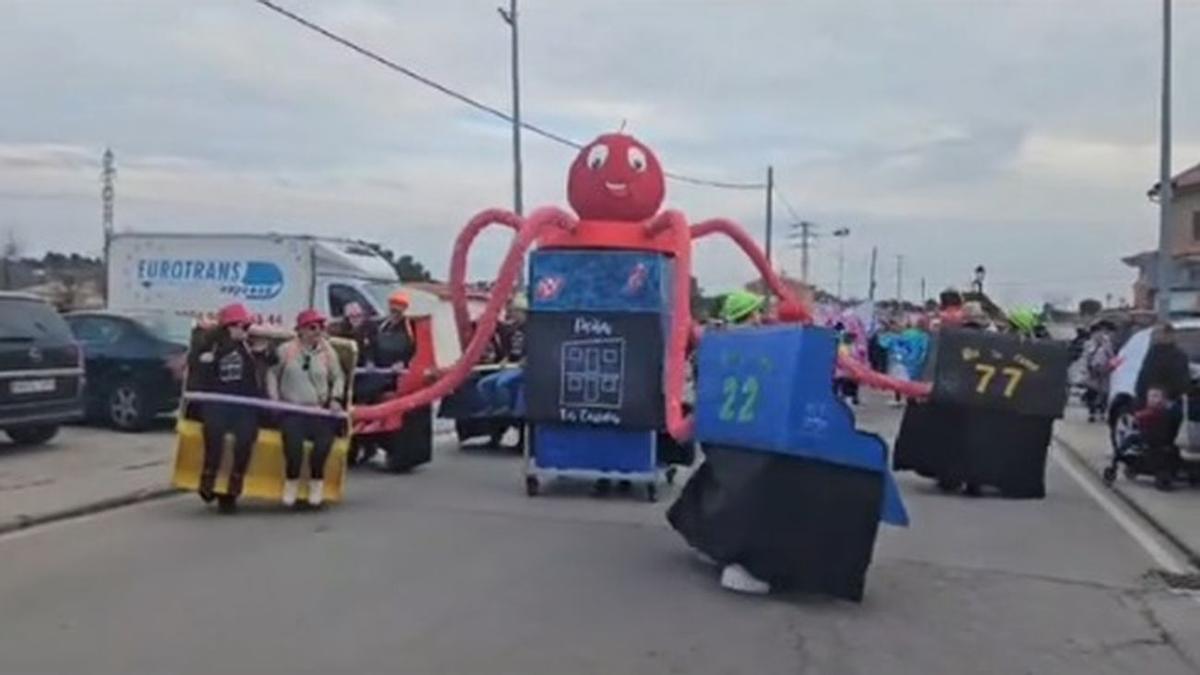 Los jóvenes de Yeles (Toledo), recreando la atracción del pulpo.