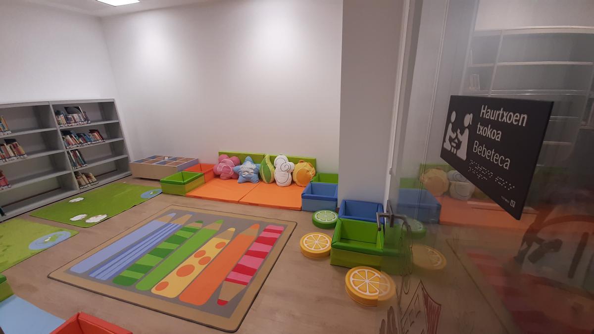 Rincón de lectura para bebés en la Biblioteca de Lamuza en Laudio