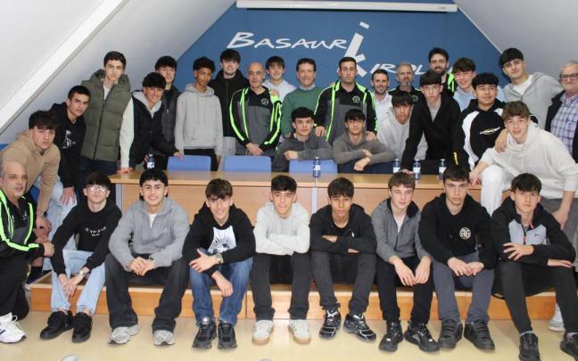 Foto de la presentación de la Selección de Fútbol cadete de Basauri