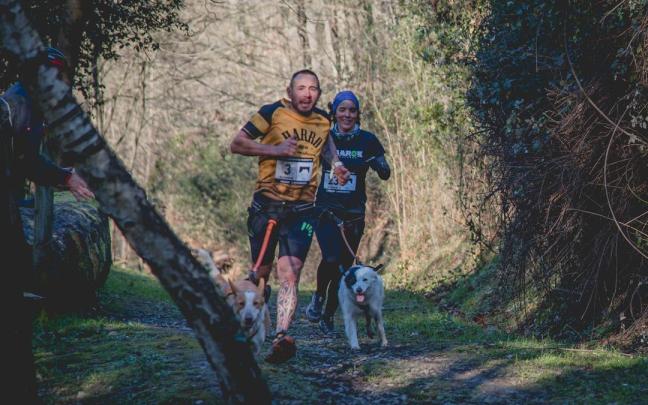 Entre las pruebas programadas, la Ausartak Mendi Lasterketa incluye carreras de canicross
