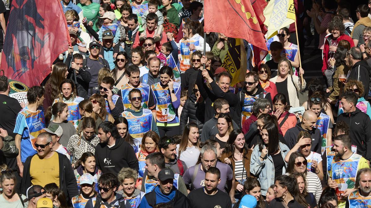 Participantes en la 24. Korrika 24, organizada por AEK bajo el lema "Euskara gara" (Somos euskera).