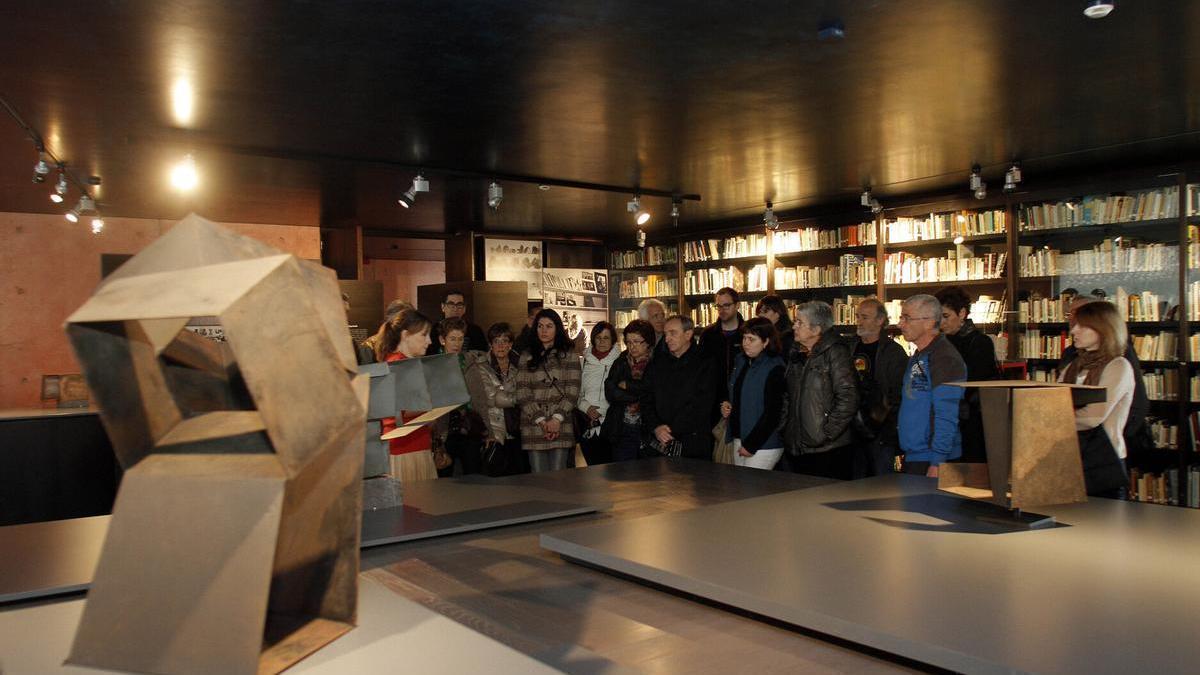 Visitantes en la Fundación Museo Jorge Oteiza.