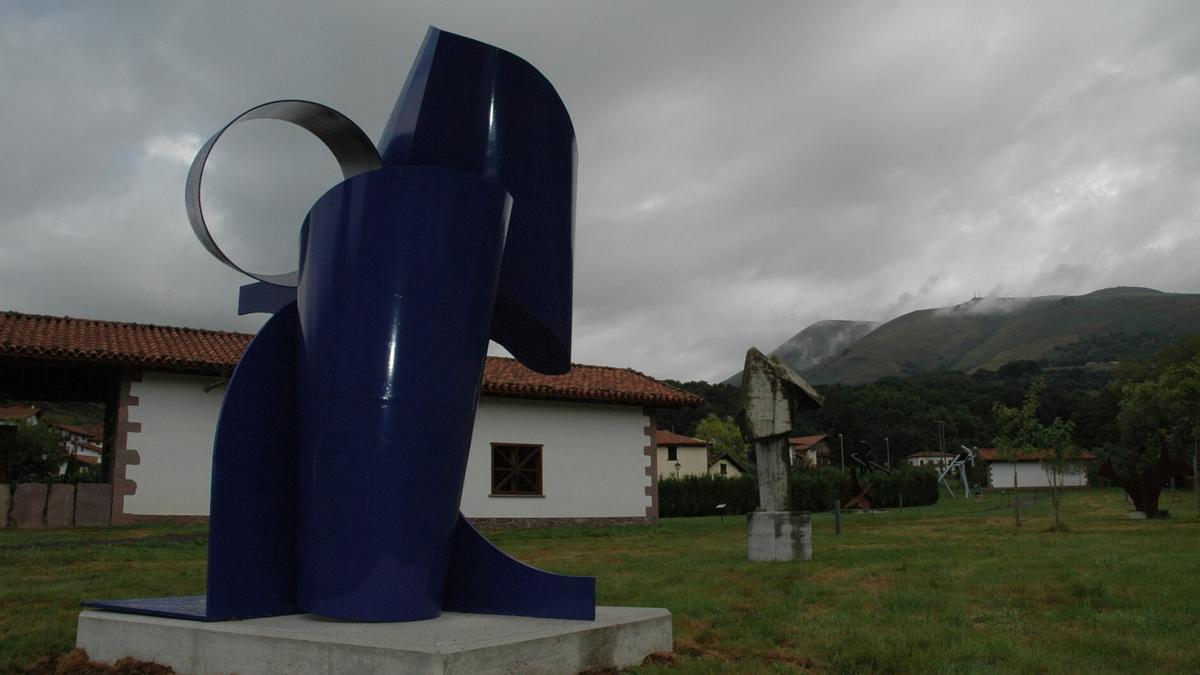 Vistas del parque escultórico Santxotena