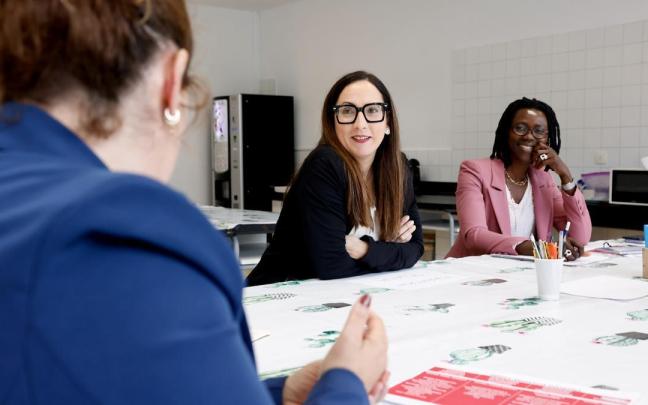 La consejera de Educación, Begoña Pedrosa, en la reunión de Eskola Bikaina Denontzat.