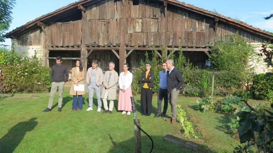 Las autoridades, en la presentación.