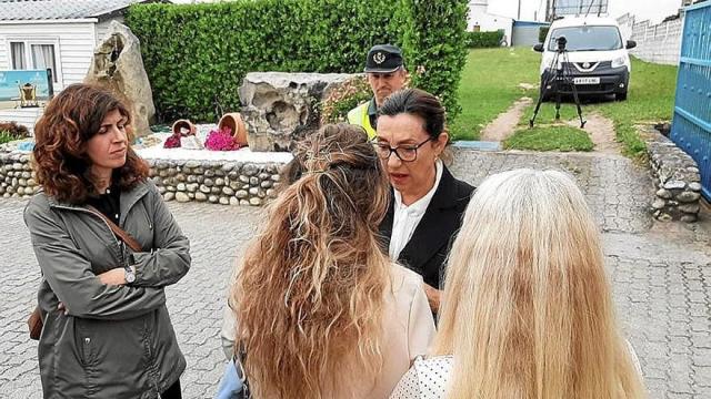 La subdelegada del Gobierno, Maica Larriba, acudió ayer a Oia. | FOTO: E. P. La subdelegada del Gobierno, Maica Larriba, acudió ayer a Oia. | FOTO: E. P.