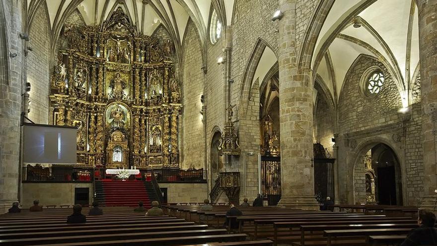El retablo mayor de la parroquia de San Miguel Arcángel.