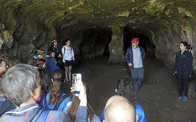 El espeleólogo Angel Mari Tobajas fue el encargado de desentrañar los secretos de Aitzbeltz. El espeleólogo Angel Mari Tobajas fue el encargado de desentrañar los secretos de Aitzbeltz.