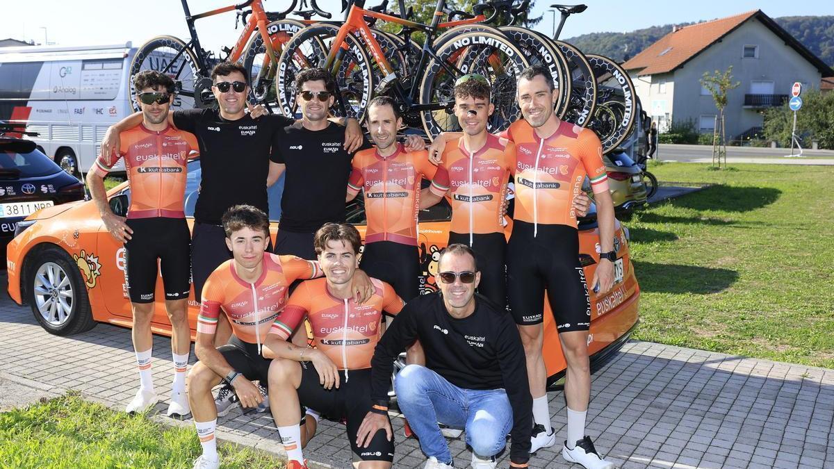 El Euskaltel-Euskadi posa en la CRO Race.