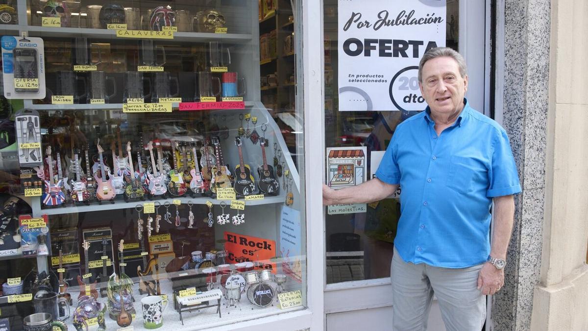 Juan Goñi, de la Librería Horizontes, que cierra definitivamente.