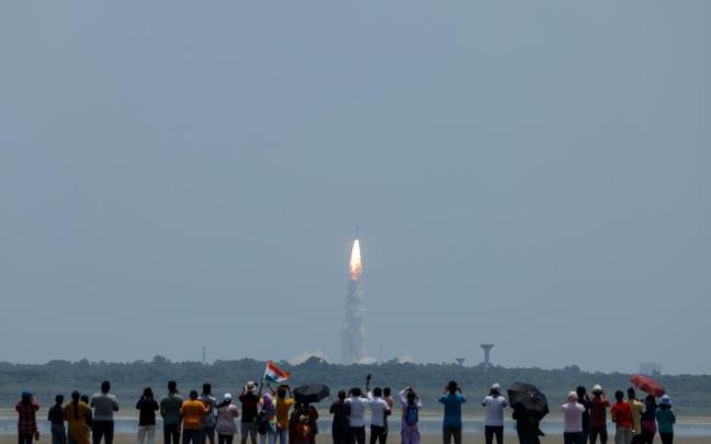 La India lanza un cohete para estudiar el Sol.