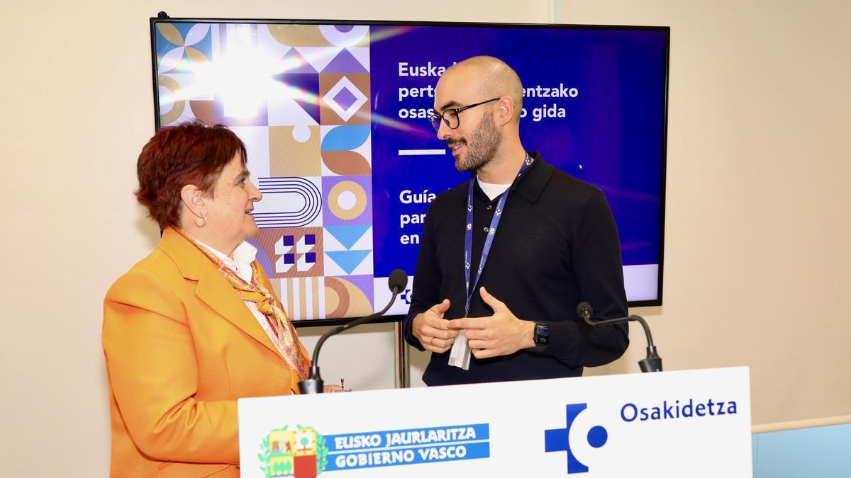 La directora general de Osakidetza, Lore Bilbao, en la presentación de la nueva 'Guía Sanitaria para la Atención Integral de las Personas Trans en Euskadi'.